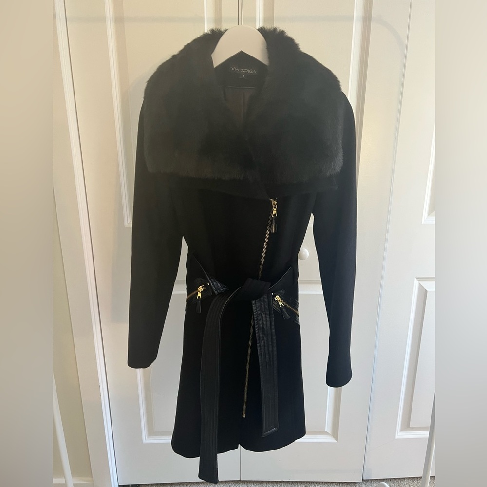 Via Spiga coat w/faux fur collar, gold hardware, removable/belt. Like new